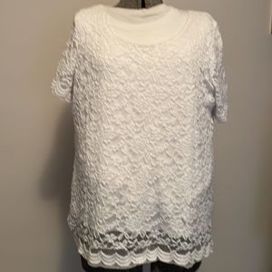 Top. NY colection. Size 2X. White lacy lined. Good condition.